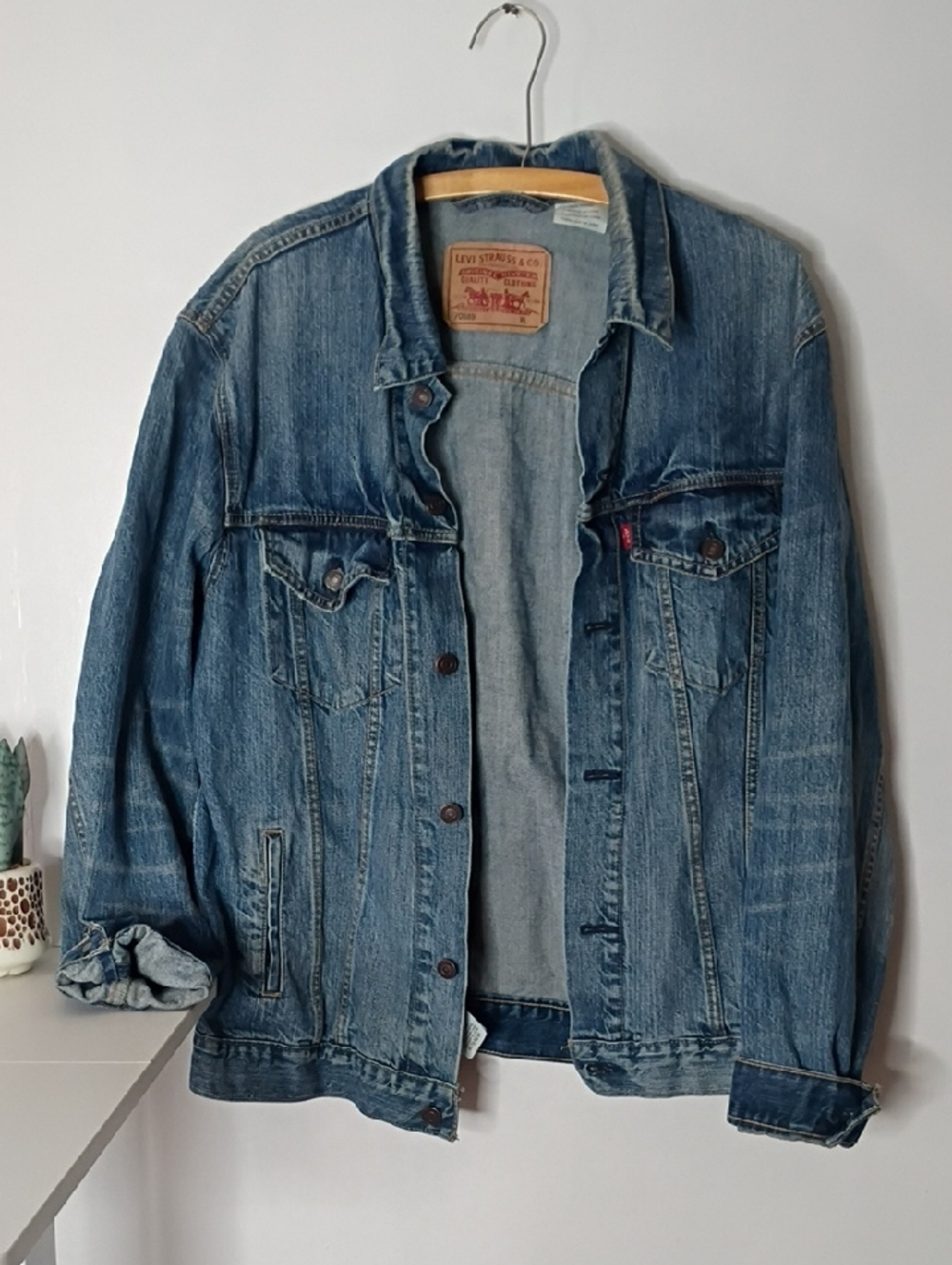 Vintage Levi's Men's Light Blue Denim Trucker Jacket 70589